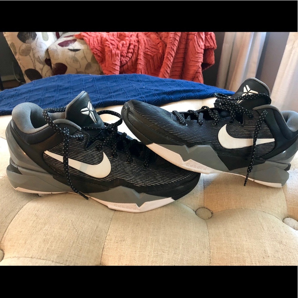 Nike Men’s Kobe VII